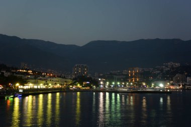 Yalta şehir akşam set of görünümü