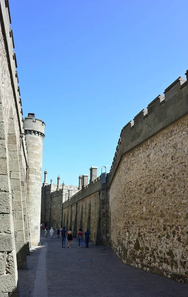 成群结队的游客去旅游 — 图库照片