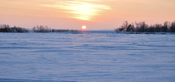 Avond aan de rivier de Irtysh, Omsk, Siberië, Rusland — Stockfoto