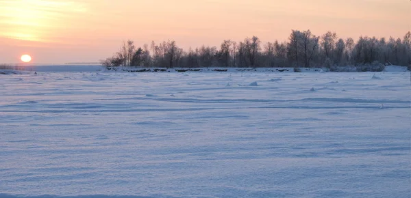 Avond aan de rivier de Irtysh, Omsk, Siberië, Rusland — Stockfoto