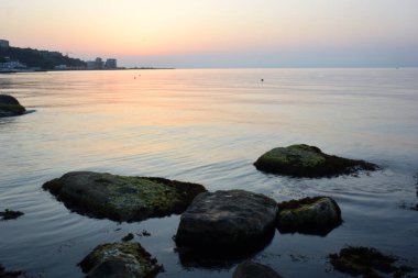 Yalta sahil üzerinde gündoğumu