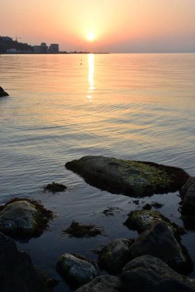 Восход солнца на побережье Ялты — стоковое фото