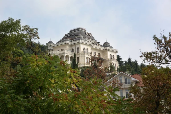 Blick auf den Stadtrand von Yalta — Stockfoto