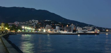 Yalta şehir akşam set of görünümü