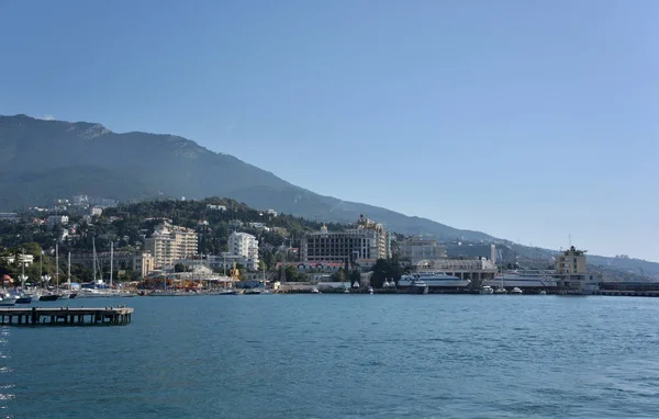 Veduta dell'argine della città di Yalta — Foto Stock