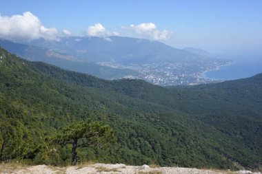 Dan Mount Ai-Petri Karadeniz kıyısında görüntülemek