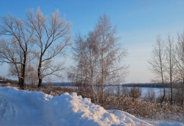Akşamları Irtysh Nehri, Omsk Bölgesi, Sibirya, Rusya       