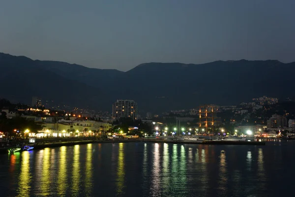 Yalta şehir akşam set of görünümü