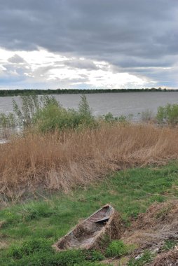 Bahar yüksek su irtiş Nehri üzerinde