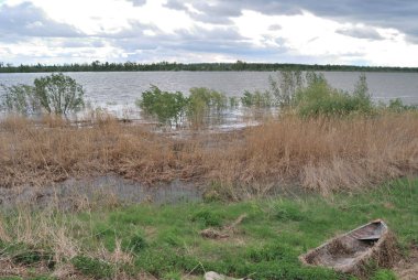 Bahar yüksek su irtiş Nehri üzerinde