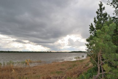 Bahar yüksek su irtiş Nehri üzerinde