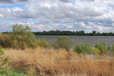 Bahar yüksek su irtiş Nehri üzerinde
