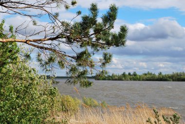 Bahar yüksek su irtiş Nehri üzerinde