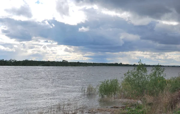 Spring high water on the Irtysh River — Stock Photo, Image