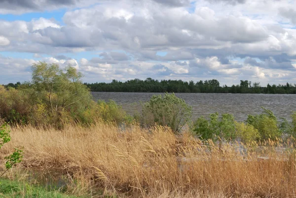 Source des hautes eaux sur la rivière Irtysh — Photo