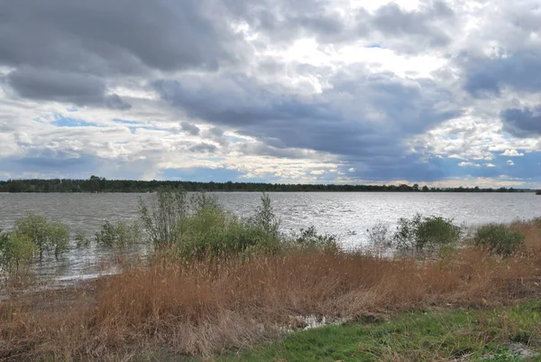 Source des hautes eaux sur la rivière Irtysh — Photo