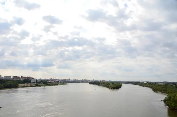 Vue de la rivière Irtysh divise la ville en deux parties Omsk — Photo
