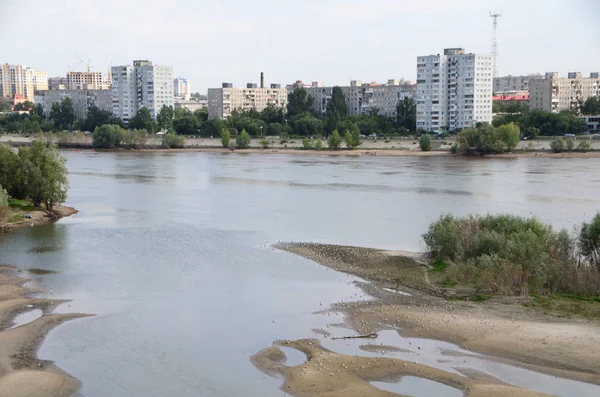 Vista del fiume Irtysh divide la città in due parti Omsk — Foto Stock