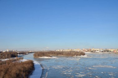 Akşamları Irtysh Nehri, Omsk Bölgesi, Sibirya, Rusya       