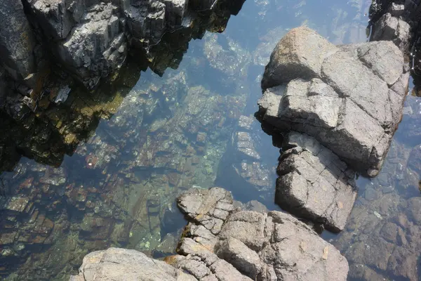 The sea between rocks — Stock Photo, Image