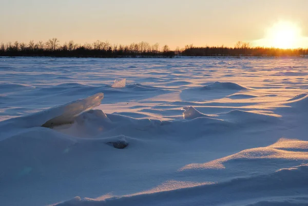 Winter avond op de Irtysh River — Stockfoto