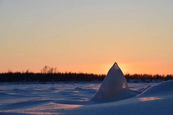 Soirée d'hiver sur la rivière Irtysh — Photo