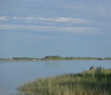 Irtysh Nehri'nin kıyısında
