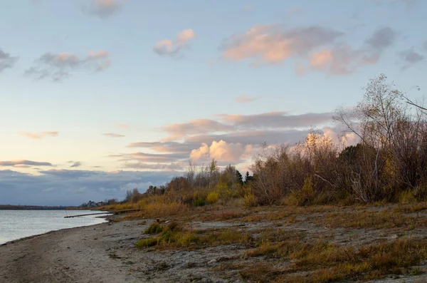 View of the autumnal bank of the Irtysh River in the Omsk Region — Stock Photo, Image