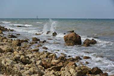 Sivastopol 'un Nakhimovsky bölgesindeki kayalık kıyı manzarası