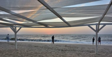 SEVASTOPOL, CRIMEA 18 Eylül 2020: Sivastopol 'un Nakhimovsky ilçesindeki sahilin görüntüsü