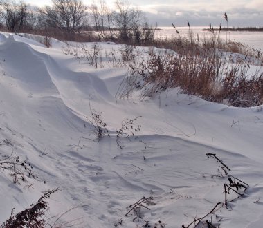 Irtysh Nehri üzerinde kış sabahı, Omsk bölgesi, Sibirya, Rusya                              