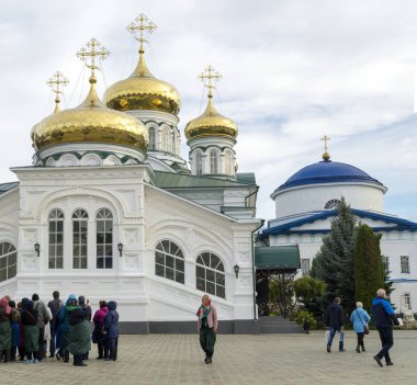 Meryem Ana Raifsky Manastırı topraklarında Trinity Katedrali. Rusya Ekim 2018