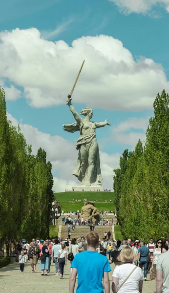 Kompleks Pamięci Mamaev Kurgan Wołgogradzie Aleja Piramidalnych Topoli Rosja Sierpień — Zdjęcie stockowe