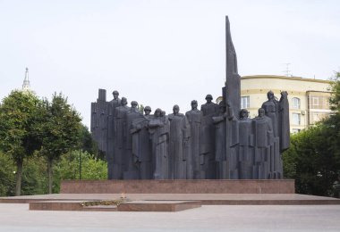 Zafer Meydanı anıtı kompleksinin heykel kompozisyonu ve sonsuz alev. Voronezh şehri. Rusya Eylül 2020