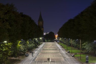 Katedralli Kneiphof adasının akşam manzarası. Kaliningrad 'da. Rusya Eylül 2020