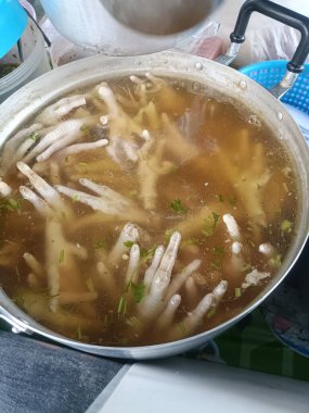 Tavuk ayağı çorbası tavuk ayağı çorbası kümes hayvanları haşlanmış tencere kişniş.