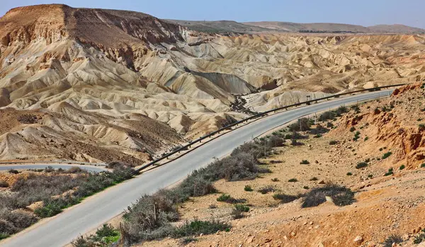 The Negev çöl machtesh Ramon-erozyon krateri, Israil 'in en pitoresk doğal simge