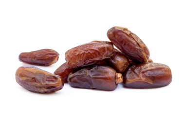 Beyaz bir arka plan üzerinde izole kurutulmuş tatlı tarihleri 