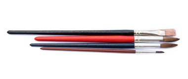 Beyaz bir arka plan üzerinde izole boya fırçaları kümesini