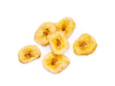 Beyaz arka plan üzerinde izole dilimlenmiş muz kurutulmuş