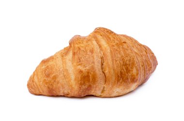  Taze tereyağlı kruvasan beyaz arka planda izole edilmiş.