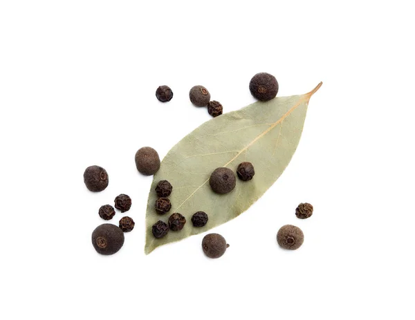 Hoja Laurel Pimienta Jamaica Pimienta Aislada Sobre Fondo Blanco — Foto de Stock