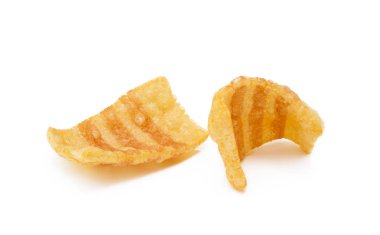 Beyaz arka planda izole Füme pastırma lezzet ile kızarmış buğday patates snack