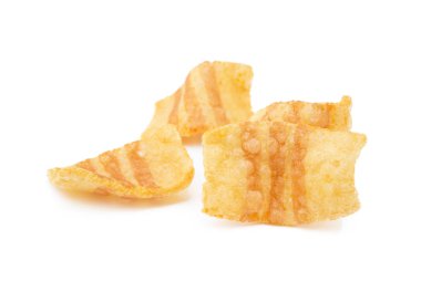 Kızarmış buğday-patates aperatifi. Beyaz arka planda izole edilmiş domuz pastırması tadında.