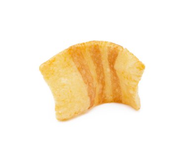 Beyaz arka planda izole Füme pastırma lezzet ile kızarmış buğday patates snack