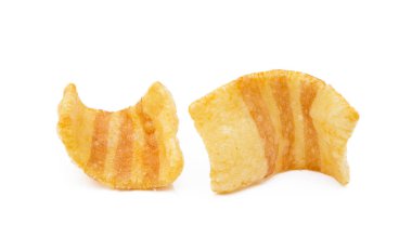 Beyaz arka planda izole Füme pastırma lezzet ile kızarmış buğday patates snack