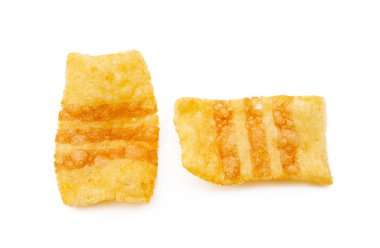 Beyaz arka planda izole Füme pastırma lezzet ile kızarmış buğday patates snack