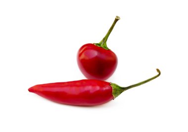 Beyaz arka plan üzerinde izole kırmızı biber