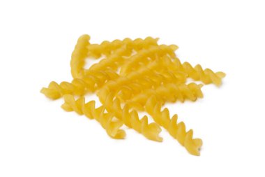 Beyaz arka planda izole edilmiş geleneksel İtalyan makarnası