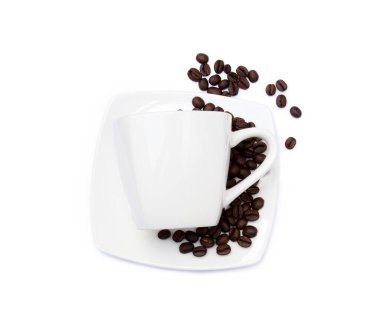 Beyaz arka planda izole edilmiş bir fincan kahve.